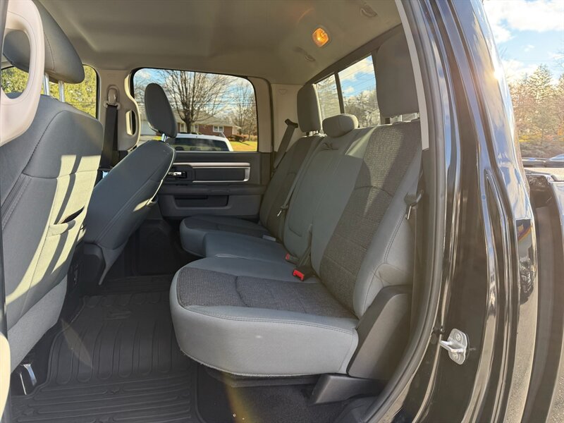 2014 RAM 1500 SLT - Photo 11 - Jonestown, PA 17038