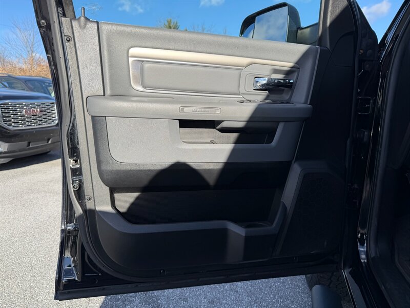 2014 RAM 1500 SLT - Photo 10 - Jonestown, PA 17038
