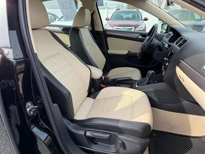 2013 Volkswagen Jetta SEL PZEV   - Photo 21 - Jonestown, PA 17038