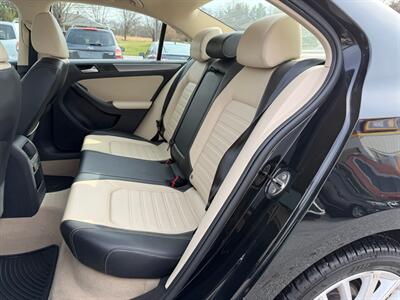 2013 Volkswagen Jetta SEL PZEV   - Photo 11 - Jonestown, PA 17038