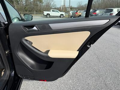 2013 Volkswagen Jetta SEL PZEV   - Photo 15 - Jonestown, PA 17038