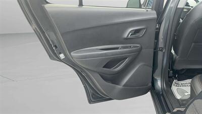 2017 Chevrolet Trax LT - Photo 10 - Jonestown, PA 17038