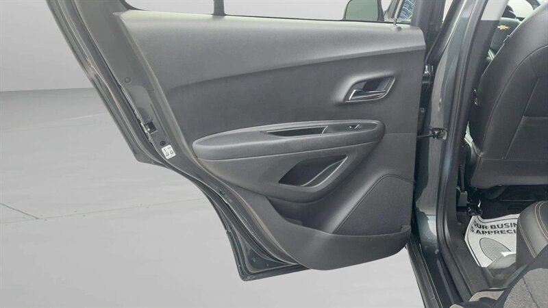 2017 Chevrolet Trax LT - Photo 10 - Jonestown, PA 17038