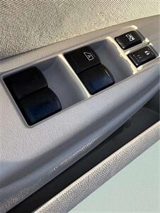 2011 Subaru Outback 2.5i Premium - Photo 7 - Jonestown, PA 17038