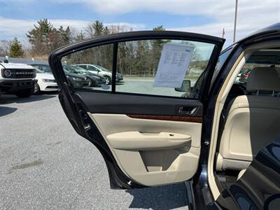 2013 Subaru Legacy 2.5i Limited   - Photo 11 - Jonestown, PA 17038