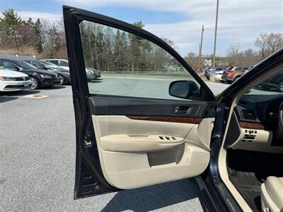 2013 Subaru Legacy 2.5i Limited   - Photo 9 - Jonestown, PA 17038