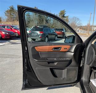 2016 Chevrolet Traverse LT   - Photo 9 - Jonestown, PA 17038