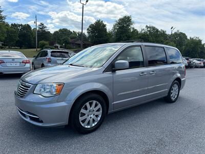 2016 Chrysler Town and Country Touring - Photo 2 - Jonestown, PA 17038
