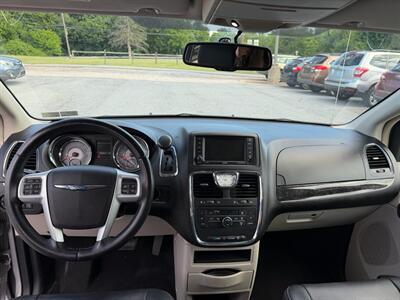 2016 Chrysler Town and Country Touring - Photo 15 - Jonestown, PA 17038