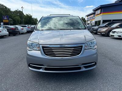 2016 Chrysler Town and Country Touring - Photo 3 - Jonestown, PA 17038