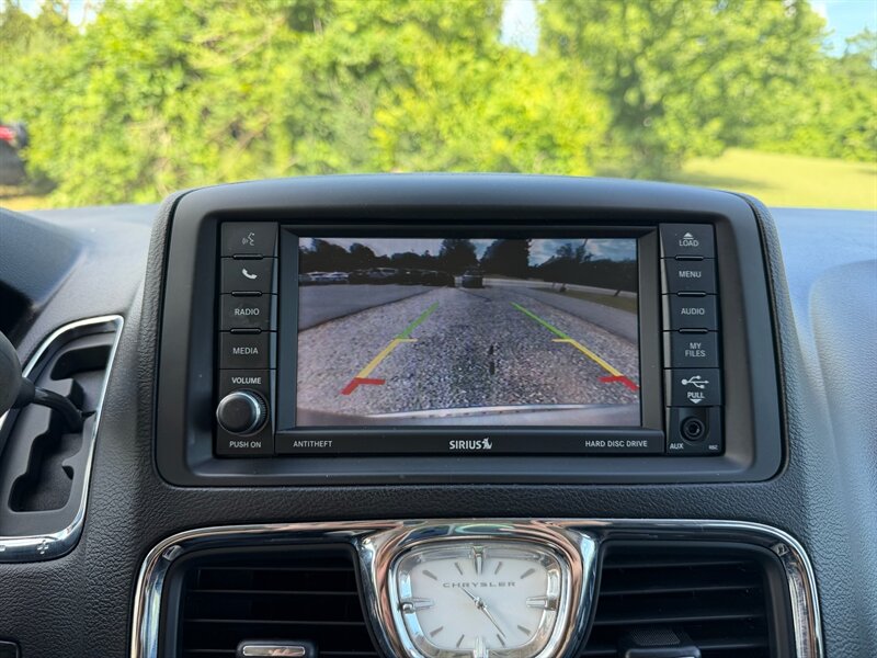 2016 Chrysler Town and Country Touring - Photo 22 - Jonestown, PA 17038