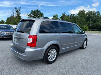 2016 Chrysler Town and Country Touring - Photo 6 - Jonestown, PA 17038