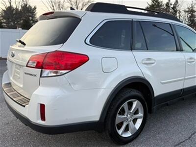 2014 Subaru Outback 2.5i Limited - Photo 6 - Jonestown, PA 17038