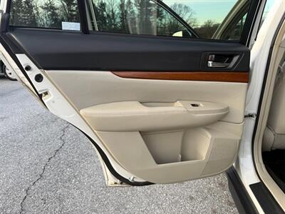 2014 Subaru Outback 2.5i Limited - Photo 11 - Jonestown, PA 17038
