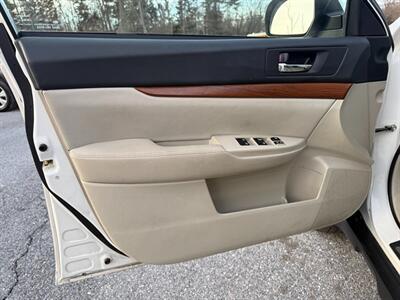 2014 Subaru Outback 2.5i Limited - Photo 9 - Jonestown, PA 17038