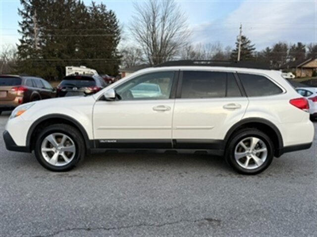 2014 Subaru Outback Limited's photo
