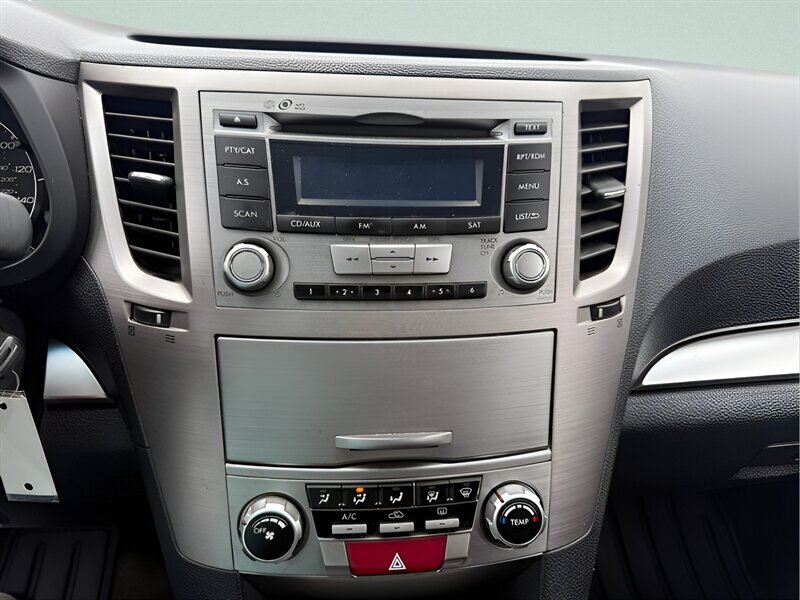 2012 Subaru Outback Premium - Photo 24