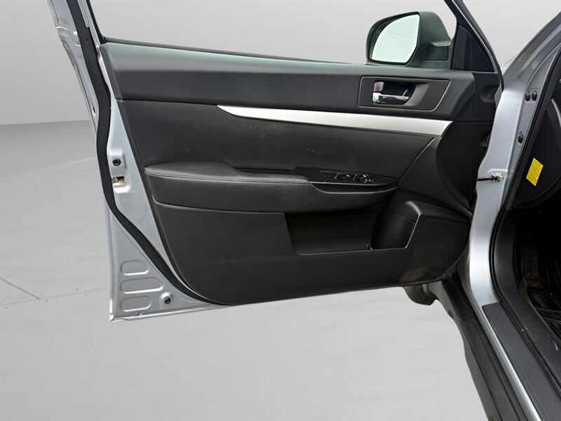 2012 Subaru Outback Premium - Photo 10