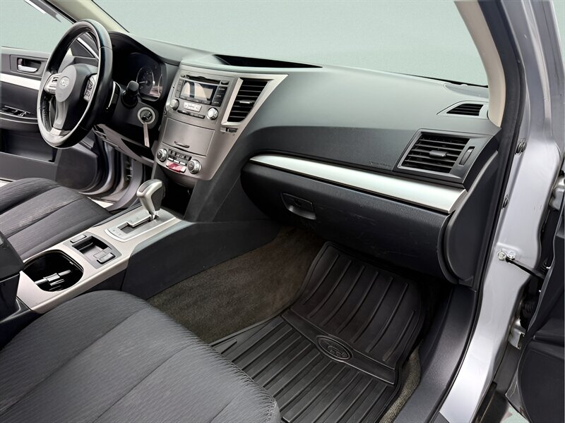 2012 Subaru Outback Premium - Photo 20