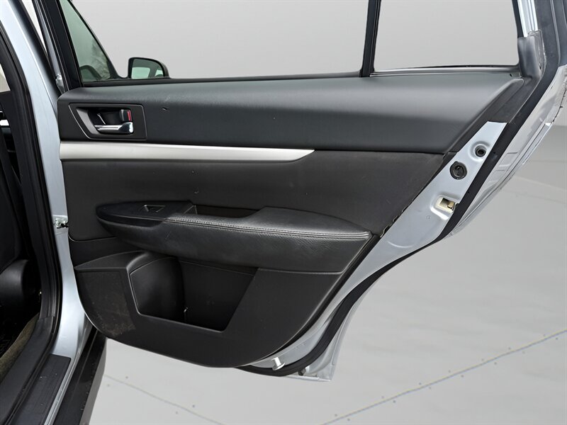 2012 Subaru Outback Premium - Photo 16
