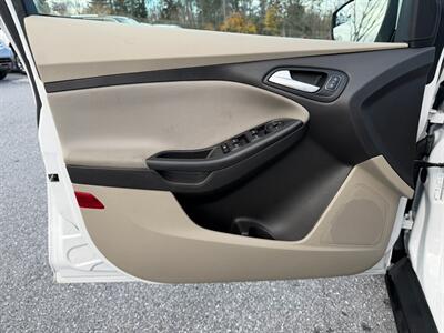 2016 Ford Focus SE   - Photo 10 - Jonestown, PA 17038