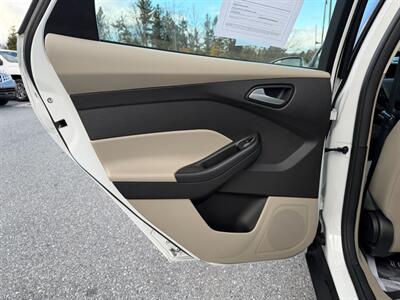 2016 Ford Focus SE   - Photo 12 - Jonestown, PA 17038