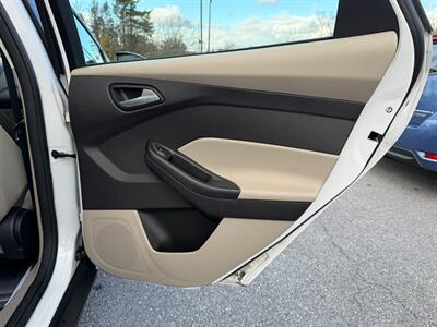 2016 Ford Focus SE   - Photo 14 - Jonestown, PA 17038