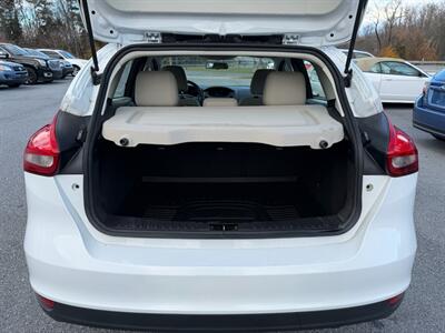 2016 Ford Focus SE   - Photo 13 - Jonestown, PA 17038
