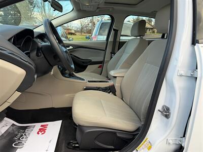 2016 Ford Focus SE   - Photo 9 - Jonestown, PA 17038