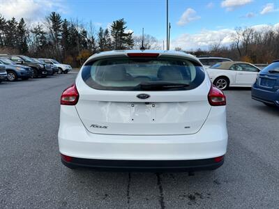 2016 Ford Focus SE   - Photo 7 - Jonestown, PA 17038