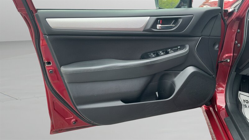2017 Subaru Legacy 2.5i Premium - Photo 7 - Jonestown, PA 17038
