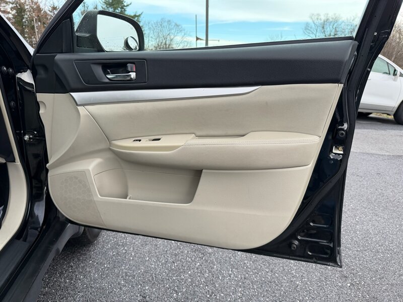 2012 Subaru Outback 2.5i Premium - Photo 16 - Jonestown, PA 17038