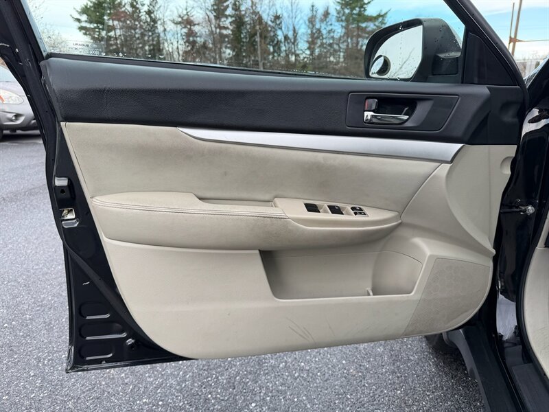 2012 Subaru Outback 2.5i Premium - Photo 10 - Jonestown, PA 17038