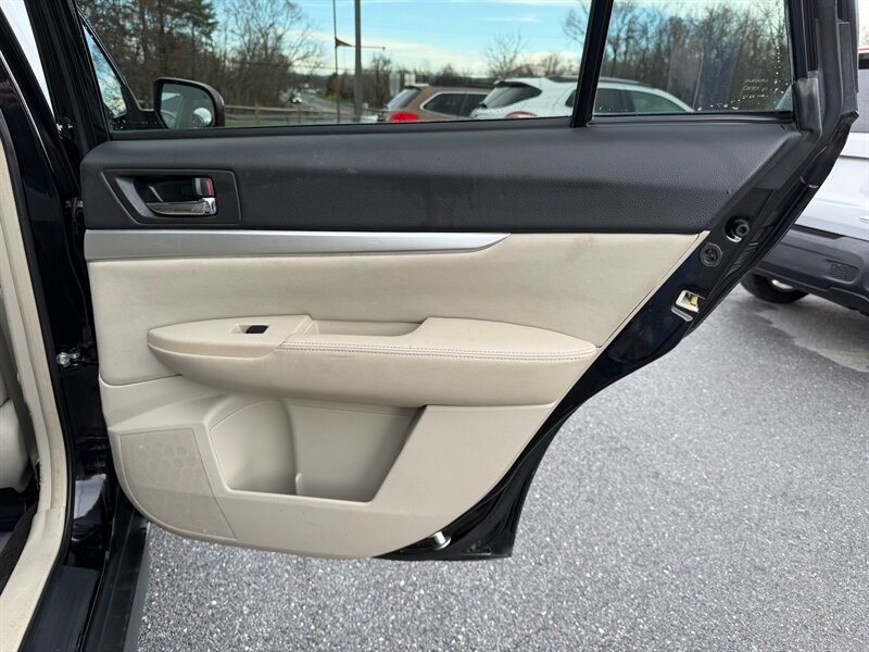 2012 Subaru Outback 2.5i Premium - Photo 14 - Jonestown, PA 17038