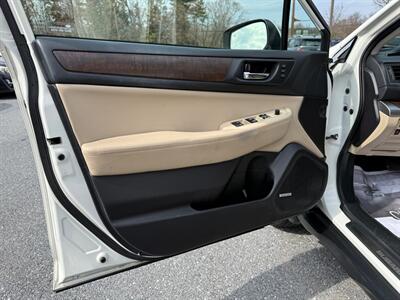 2017 Subaru Outback 2.5i Limited   - Photo 9 - Jonestown, PA 17038