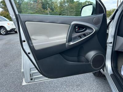 2012 Toyota RAV4 Limited   - Photo 22 - Jonestown, PA 17038