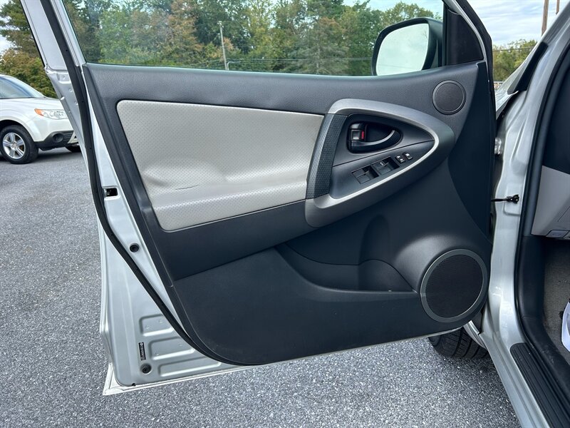 2012 Toyota RAV4 Limited photo 22