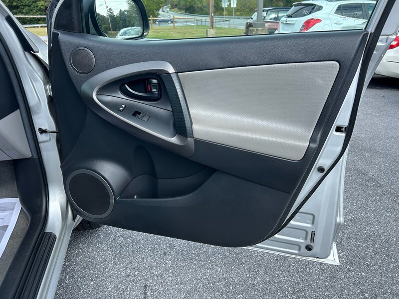 2012 Toyota RAV4 Limited photo 15