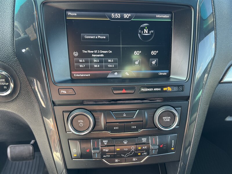 2016 Ford Explorer XLT photo 26