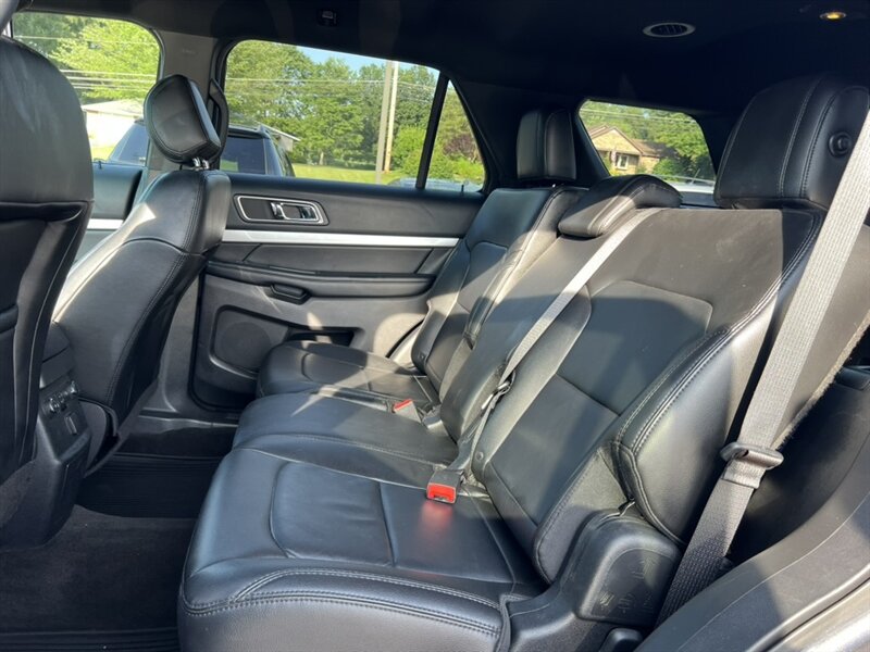 2016 Ford Explorer XLT photo 12