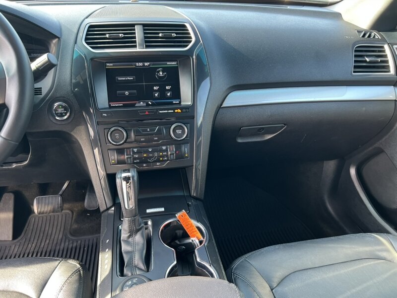 2016 Ford Explorer XLT photo 14