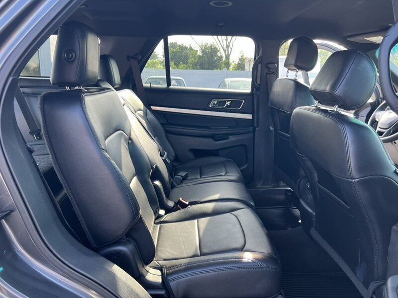2016 Ford Explorer XLT photo 19