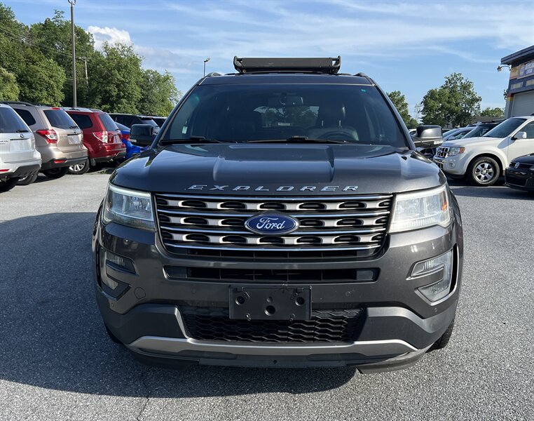 2016 Ford Explorer XLT photo 3