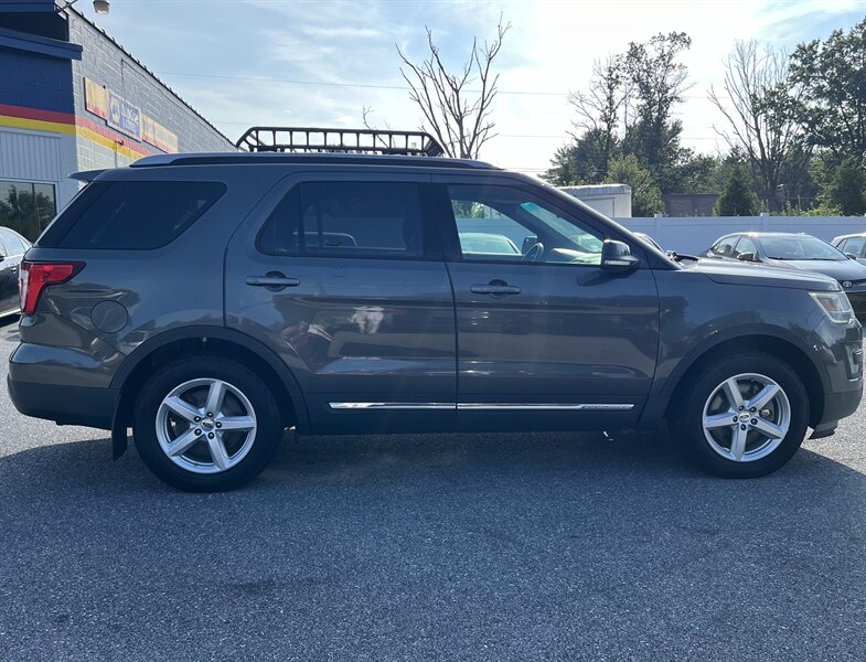 2016 Ford Explorer XLT photo 5