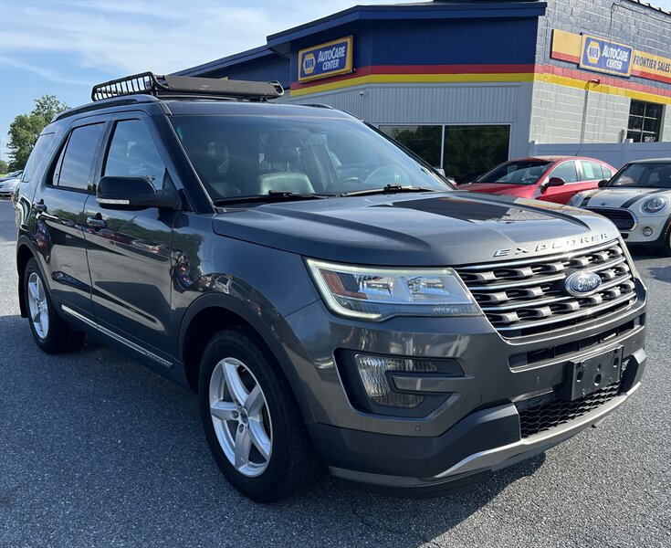 2016 Ford Explorer XLT photo 4