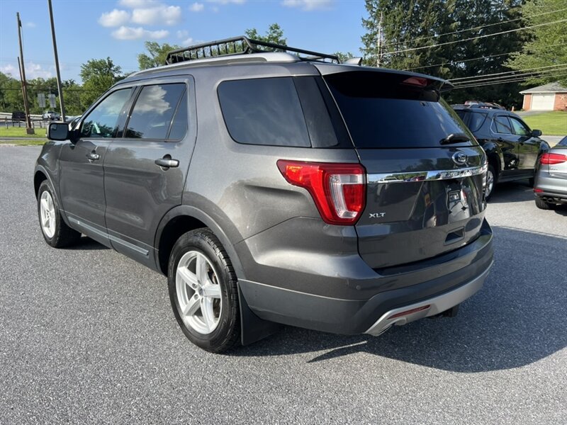2016 Ford Explorer XLT photo 8