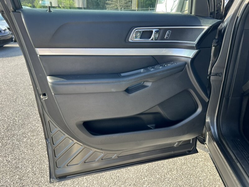 2016 Ford Explorer XLT photo 9