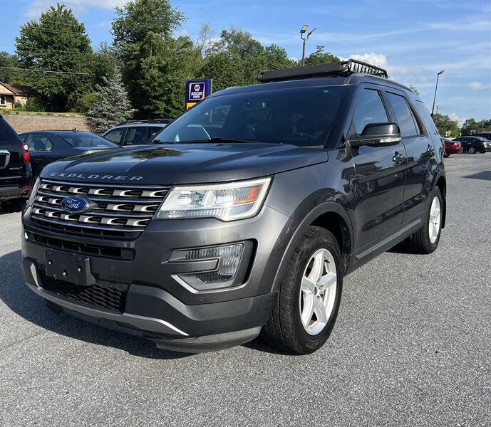 2016 Ford Explorer XLT photo 2