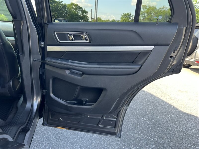 2016 Ford Explorer XLT photo 17