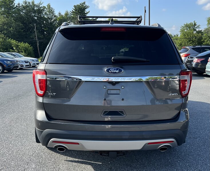 2016 Ford Explorer XLT photo 7